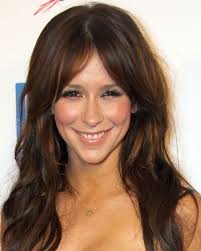 This gallery features 30 pictures of a young jennifer love hewitt, including photos of her during her childhood in the late 1980s, as well as her teenager years in the 1990s when she rose to stardom for her role in party of five. Flequillo Jennifer Love Hewitt Jennifer Love Jennifer Love Hewitt Body