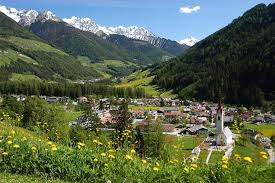 Rund 500 berge erreichen eine höhe von mehr als 3.000 metern und sind der ideale ausgangspunkt für einen winterurlaub mit skifahren oder snowboarden. Luttach Urlaub In Luttach Tauferer Ahrntal Sudtirol