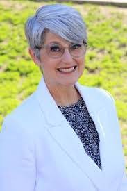 Suzanne Lunt's Instagram, Twitter & Facebook