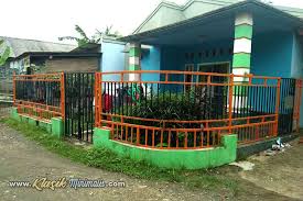 Rumah sederhana model atap modern memberikan kesan eksklusif. 22 Contoh Model Pagar Rumah Minimalis Besi Dan Kayu Terbaru Klasik Minimalis