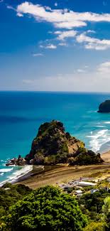 Lion Rock Piha New Zealand Very Popular West Side Beach For Surfing And Swimming But Often Very Dangerous New Zealand Beach New Zealand Travel Surfing