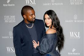 Kim kardashian, kourtney kardashian, mandy moore, and january jones are among the stars kim kardashian is late for the second time in her life, kylie jenner celebrates her 24th birthday & mgk. Kim Kardashian Urlaubsfoto Lasst Fans Auf Ein Happyend Mit Kanye West Hoffen Gala De