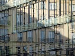 Die möglichkeit der integration von funktionselementen in die fassade ist ein wichtiger bestandteil für zeitgemäße. Pfosten Riegel Fassade Fassade Fassadenarten Baunetz Wissen