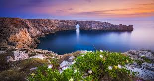 Take this shot of james caan in misery. 10 Tips On Using Extreme Wide Angle Lenses For Landscape Photography Petapixel