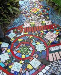 Gartenwege Coole Gartenideen Fur Gartendeko Mosaikgarten Gartenweg Vorgartengestaltung