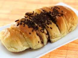 Resep roti tawar dan cara penyajian roti tawar ini sangat beragam, umumnya masyarakat selalu mengoleskan mentega di salah satu atau kedua sisinya, kemudian ditaburi meses, kacang, selai coklat, maupun selai aneka rasa, ada juga yang menambahkan keju parut atau keju lembaran dan susu. Inilah Aneka Cara Membuat Roti Lembut Seperti Kapas Toko Mesin Maksindo