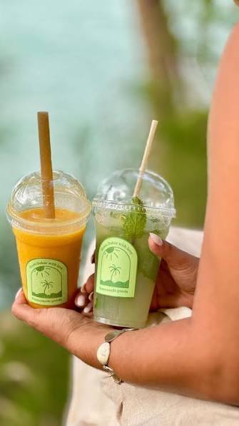 From Dakar with love ☀️, Smoothies bien frais, salades colorées, soleil qui tape., Vivez l’été avec Kotao, où que vous soyez à emporter, toujours. 🥗🧋🌴, #coffeeshopdakar #brunchdakar #restaurantdakar ...