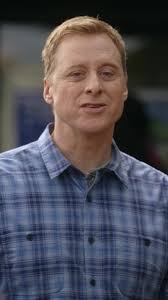 Aliens can't all be attractive AND smart. #ExtraTerrestrial #ResidentAlien  #UFO