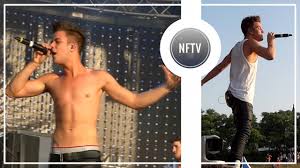 Luca hänni ist der superstar. Crazy Luca Hanni Singt Oberkorperfrei Dsds Openair Youtube