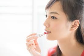 Tips cantikkan bibir hitam dgn lip butter. 11 Penyebab Bibir Kering Dan Hitam Serta Cara Mengatasinya Updated 2021 Bukareview