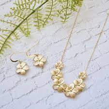 Gold Plumeria Flower Lei Jewelry Set Plumeria Necklace Etsy Beautiful Jewelry Set Feminine Jewelry Hawaii Jewelry