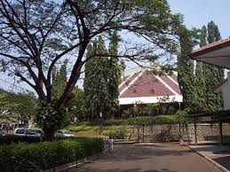 The apartment belongs to carson, a bounty hunter who was working for arthur kilpatrick. Paroki Santa Monika Serpong