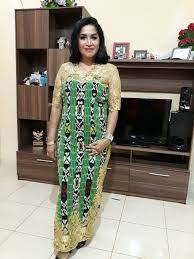 Namun seiring perkembangan motif inovasi model kebaya modern bahan brokat memang tidak ada habisnya jika dibahas. Tenun Sabu Ntt Kombinasi Brokat Gold Model Pakaian Wanita Model Baju Wanita Model Pakaian