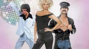 Années 70 mode disco soirée disco tenue disco femme coiffures disco costume paillettes mode année 70 meilleures tenues comment s'habiller mode femme tendance. Idees De Deguisement Disco Conseils Pour Etre Le Roi De La Fete