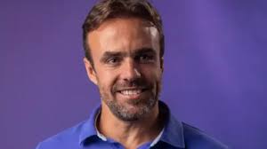 Roger Flores precisa urgentemente perder vícios e evoluir na TV