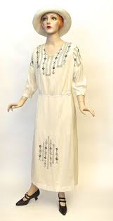 Fc0389 Dress Cotton With Blue Silk Embroidery In Arts Crafts Style Unlabelled English Or Scottish C 1920 1921 1920s Outfits Fashion 1920s Fashion