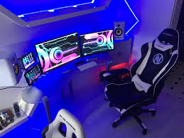 This color combo does provide not only a calm atmosphere in the room but also elegant look at the same time. Red Vs Blue Gaming Setup Steemit