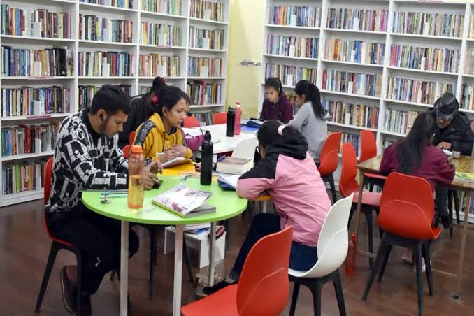 गोपेश्वर में ई लाइब्रेरी ने खोली युवाओं के सफलता की राह, अब तक 11 युवा पा चुके नौकरी