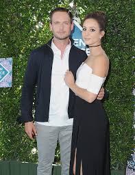En 2012, troian bellissario décroche l'un des rôles principaux de la série pretty little liars : Spencer Hastings From Pretty Little Liars Is At Royal Wedding Metro News