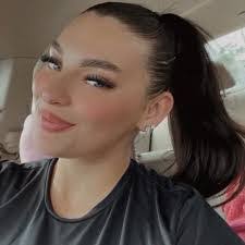 Paula Warnick's Instagram, Twitter & Facebook