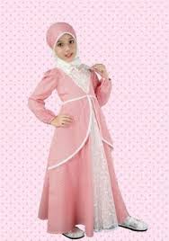 Dengan tampilan yang santai dan simple, kaos menjadi pilihan model di internet ini adalah model terbaru dari para desainer terkemuka, baik di indonesia sendiri, maupun dari mancanegara. 33 Gambar Model Baju Muslim Anak Perempuan Terbaru 2020