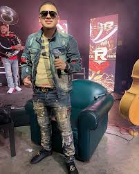La agrupación integrada por jesus ortiz paz como cantante, samuel jaimez en el requinto, khrystian ramos en la guitarra, y jose garcia en la tuba, siempre ha optado por proponer nuevas olas dice jesus, mientras recuerda el comienzo de lo que ha sido la carrera de fuerza regida. Jesus Ortiz Paz Rockin A Makobi Denim Makobi Jeans Usa Facebook