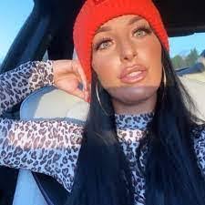 Jess Llewellyn's Instagram, Twitter & Facebook