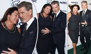 Pierce brosnan & his wife keely celebrate 19th wedding anniversary with touching tributes august 05, 2020 | by junie sihlangu actor peirce brosnan, 67, and his wife recently celebrated a huge milestone in their marriage. Pierce Brosnan Can T Keep His Hands Off Wife Of 15 Years As They Cosy Up On Red Carpet Celebrity News Showbiz Tv Express Co Uk