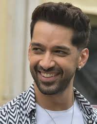 Who is looking more beautiful?? ❤️❤️ Comment your favorite