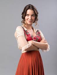 Essas figuras tem comum o fato de acharem elizabeth bennet uma moça de berço muito inferior ao delas. Joias Da Novela Orgulho E Paixao Marcam Epoca Dos Classicos Waufen