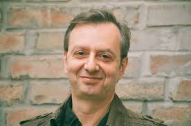 Thomas Kamper war zuletzt als Lehrer in „Das Kasperlspiel vom Meister  Siebentot“ am Hamakom und ist ab 5. März auch in Falsch