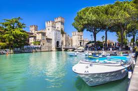Although verona is by far the closest city to this staple. 4 Days Escorted Trip To Venice Verona Sirmione And Como