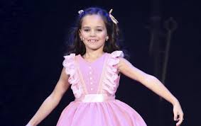 Charlotte ella gottová je druhou nejmladší dcerou karla gotta. Charlotte Ella Gottova Vek