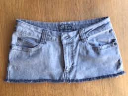Du liebst deine jeans, aber die ist an den beinen kaputt und müsste eigentlich weggeworfen werden? Upcycling Aus Alt Mach Neu Sommerrock Aus Alter Jeans Und Einem Kleid Essen