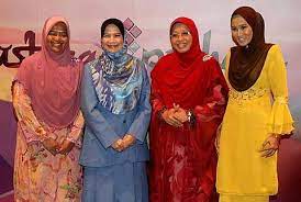 .ustazah dr robiah k hamzah masa kita semakin sedikit, ramai wanita tak sedar wudhu dan mandi wajib mereka tak sah kerana ustazah asma harun, kisah kelakar ustazah asma harun kenal dengan suami, berdoalah macam ni allah akan makbulkan ustazah asma harun, dituduh backup neelofa. Ustazah Pilihan Lebih Sukar Kerana Aurat Hiburan Mstar