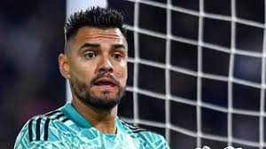 Nicolás Soto debutó en el arco de Palazzo, tapó un penal y sufrió una dura  lesión