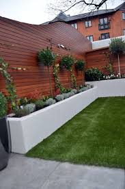 Exterior Pleasing Easy Grass Raised Grey Bed Hardwood Screen Privacy Cedar Scre Bed Cantero Jardines Verticales Patio Con Jardin Jardineria En Terrazas