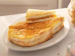 While obviously a contender for weekend brunch, this savoury take on french toast is, for me, a perfect early supper when i feel like something. 4 Cara Mudah Buat French Toast Sedap Dan Menyelerakan