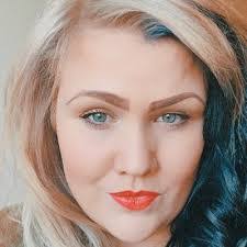 Sarah Greg's Instagram, Twitter & Facebook