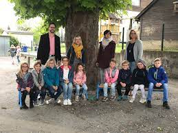 Die grundschule hausen erhielt kürzlich eine neue heizungsanlage. Neue Portable Banke Fur Die Grundschule Martinsburg In Hausen Cdu Stadtverband Mayen