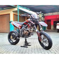 Sepeda motor jenis ini memiliki jenis suspensi yang lebih daripada motor lain karena penggunaannya di medan berat. Modifikasi Klx 150 Supermoto