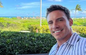 Empresária diz que modelo encontrado morto aos 35 anos pode ter caído de  apartamento enquanto tirava selfie