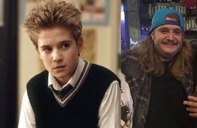Kevin clark, uno de los niños actores en la recordada película escuela de rock, falleció este miércoles 26 de mayo en un trágico accidente en chicago. Mira Como Estan Hoy Los Actores De Escuela De Rock