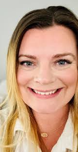 Clarissa Mitchell's Instagram, Twitter & Facebook