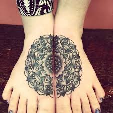 Populaires auprès des hommes et des femmes, ces dessins ne sont pas seulement révérés pour leur beauté, mais parce qu'ils possèdent une profonde signification spirituelle. 100 Motifs De Tatouage Pied Femme Les Beaux Modeles De Tattoos F