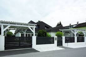 Schiebetor Tor Guardi Osterreich Aluminium Einfahrt Eingang Triest Schwarz Schiebetor Modernes Bauernhaus Aussen Einfahrt