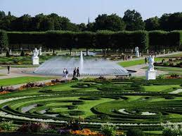 Die herrenhäuser gärten locken als touristischer leuchtturm hannovers ganzjährig mit großem garten,. Die Herrenhauser Garten Sehenswurdigkeiten Sightseeing