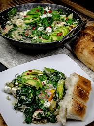 Und sie lässt sich super low carb umsetzen. Fred Serviert Shakshuka In Grun Statt Rot Mein Wunderbares Chaos