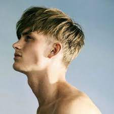 The Overhang On The Side Part Faded Out Towards The Bottom Mens Hairstyles Medium Medium Hair Styles Haircuts For Men