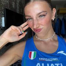 Anna Segarra, conocida en Instagram como @annasegarrarius, es una talentosa  tenista española que reside en Miami. Gracias a una beca deportiva, tuvo la  oportunidad de estudiar en una reconocida universidad de primera